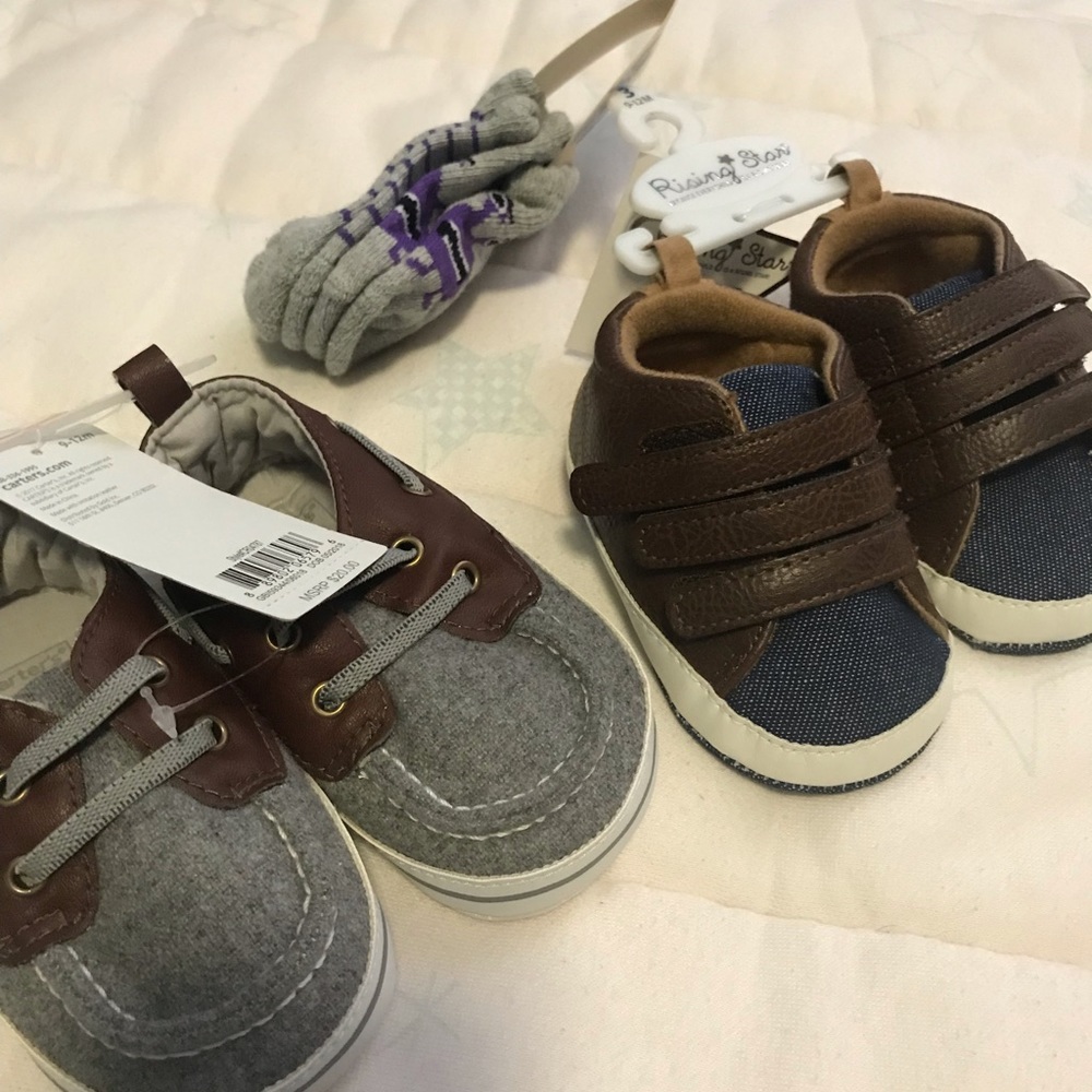 2 pair Infant shoes & 2 free socks